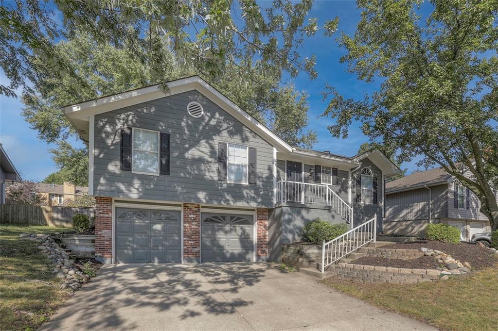 1808 NE Whitestone Drive — photo 1