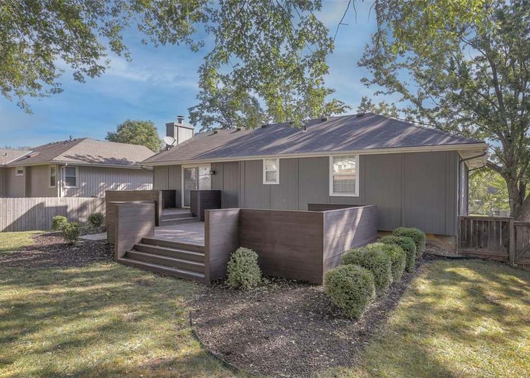 1808 NE Whitestone Drive — photo 3