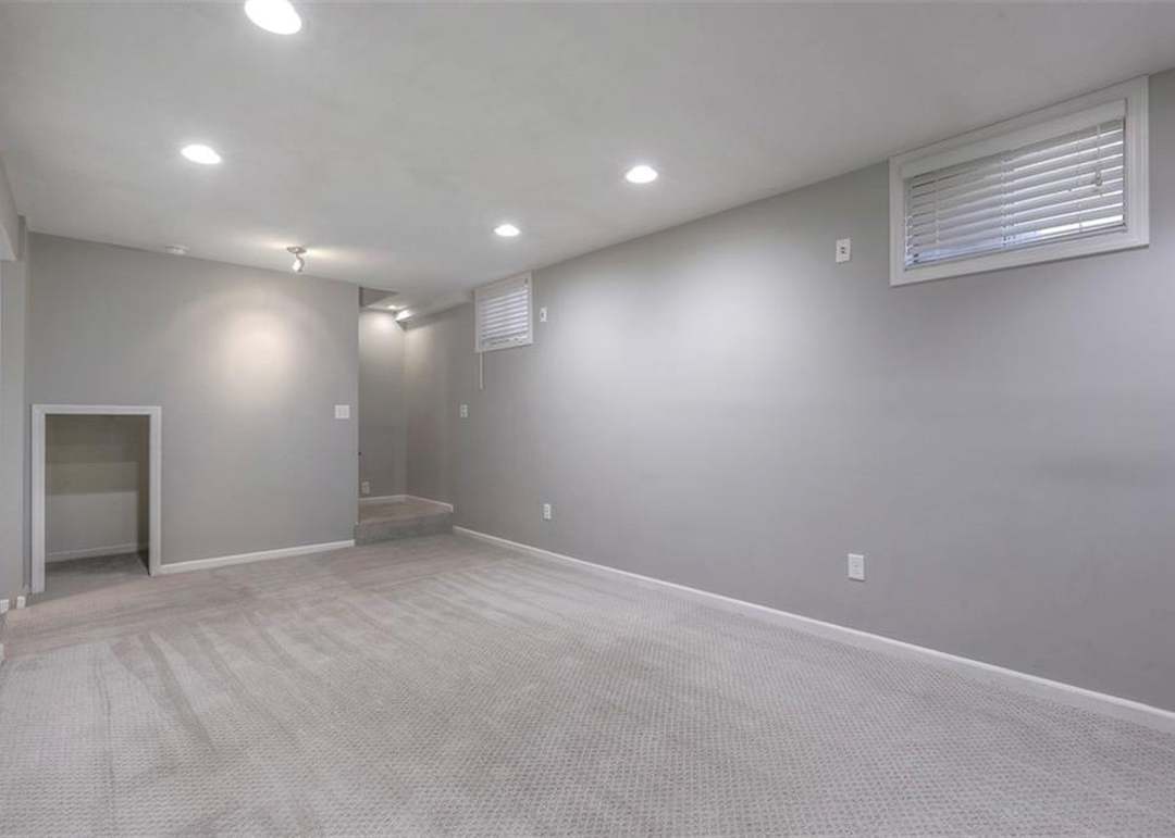 1808 NE Whitestone Drive — photo 5