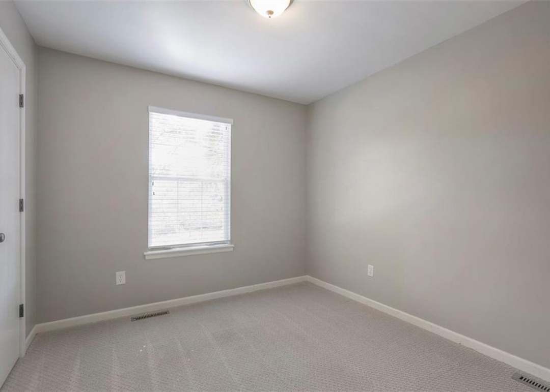 1808 NE Whitestone Drive — photo 7