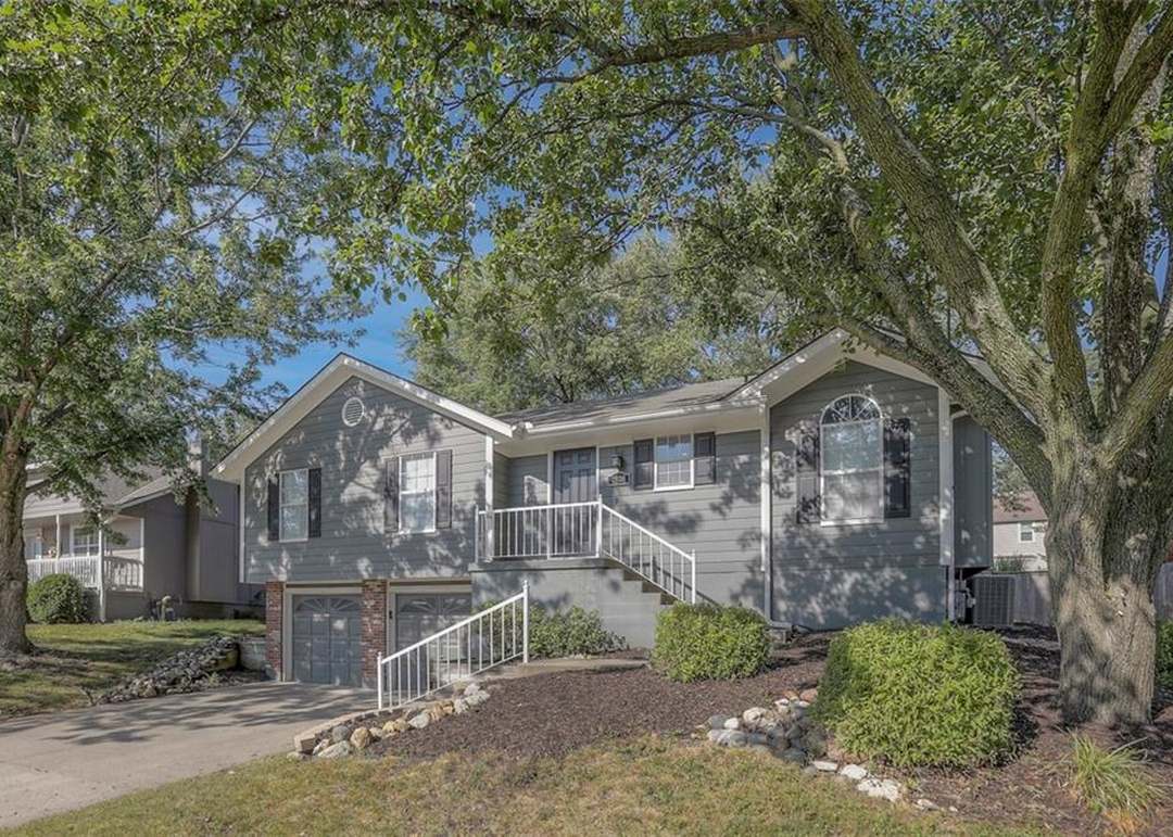 1808 NE Whitestone Drive — photo 8