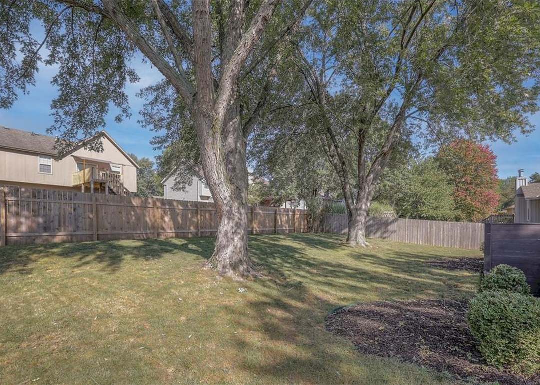1808 NE Whitestone Drive — photo 28