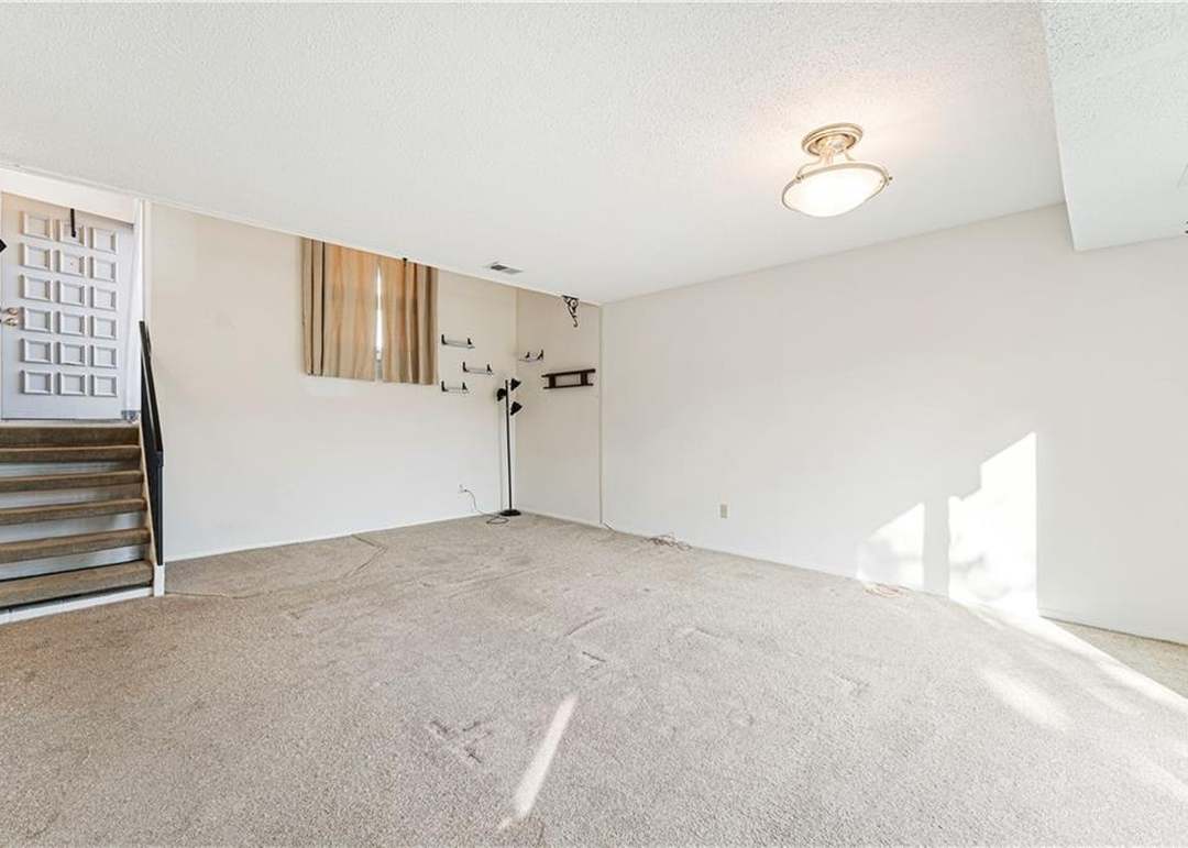 10990 Rosehill Road — photo 2