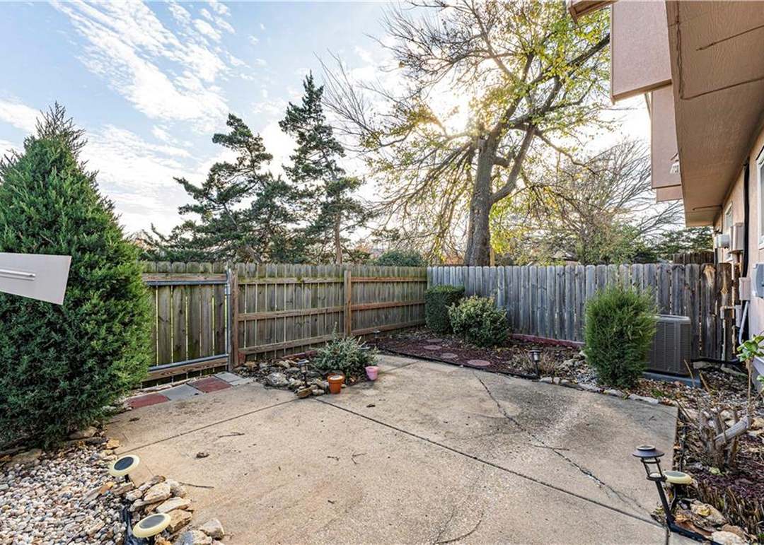 10990 Rosehill Road — photo 30