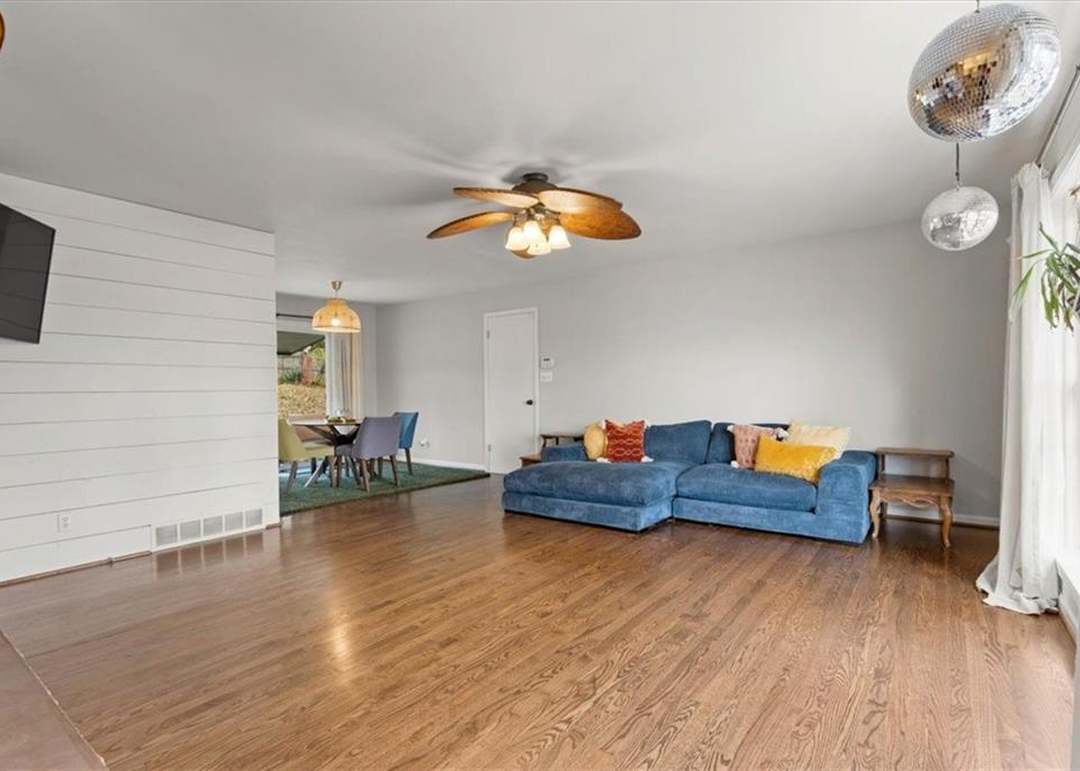 9826 WORNALL Road — photo 10