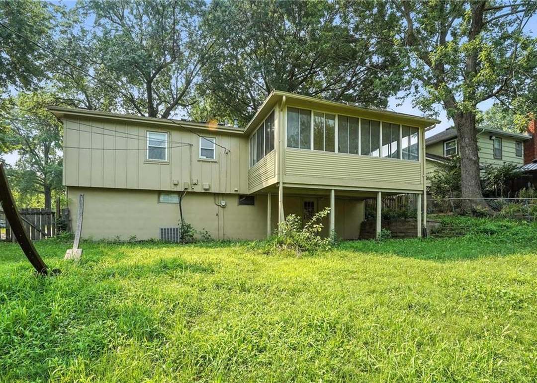 8502 CRESCENT Avenue — photo 3