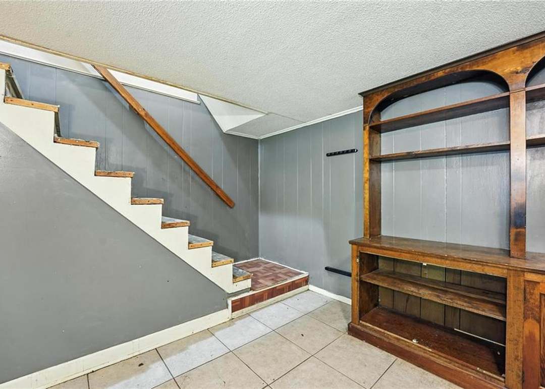 8502 CRESCENT Avenue — photo 4