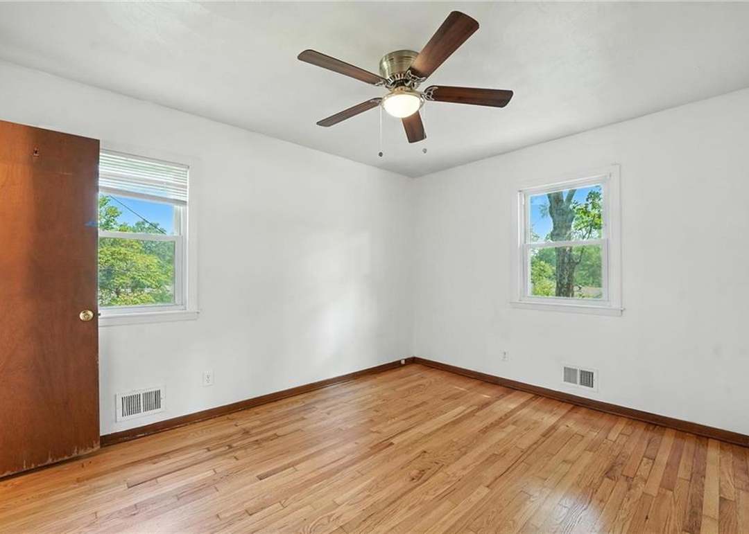 8502 CRESCENT Avenue — photo 5