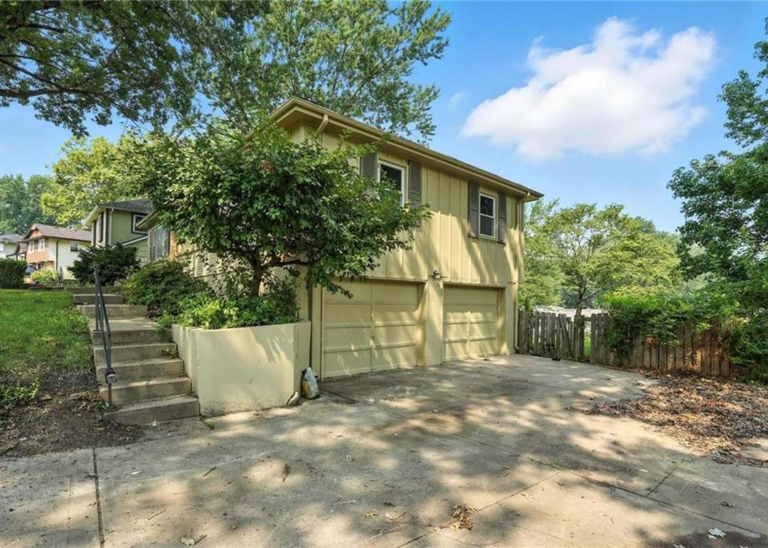 8502 CRESCENT Avenue — photo 9