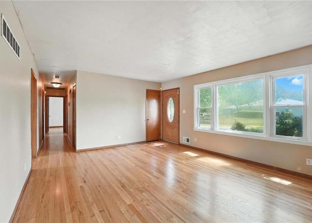 8502 CRESCENT Avenue — photo 12