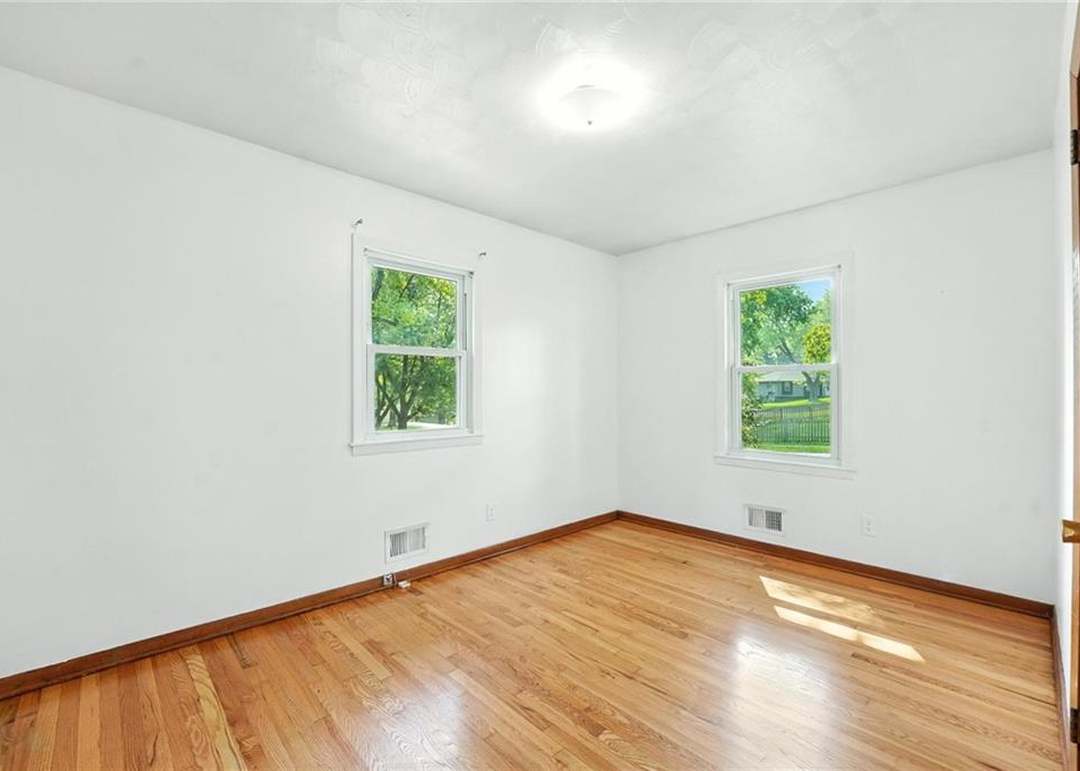 8502 CRESCENT Avenue — photo 18