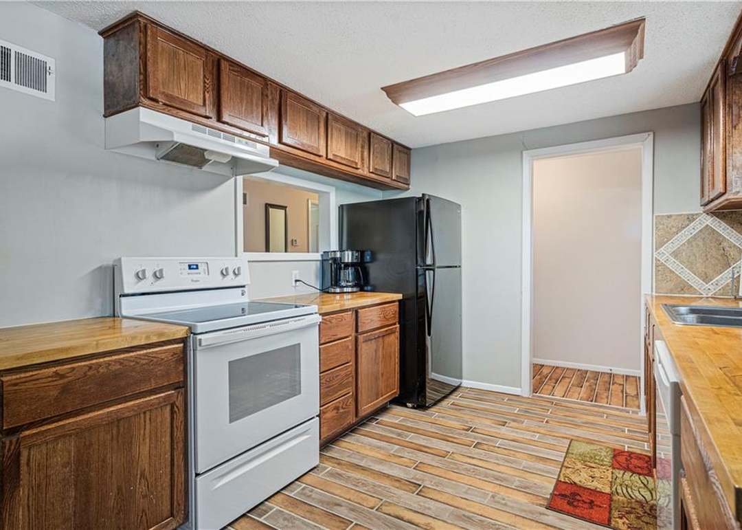 4521 N TOPPING Avenue — photo 14
