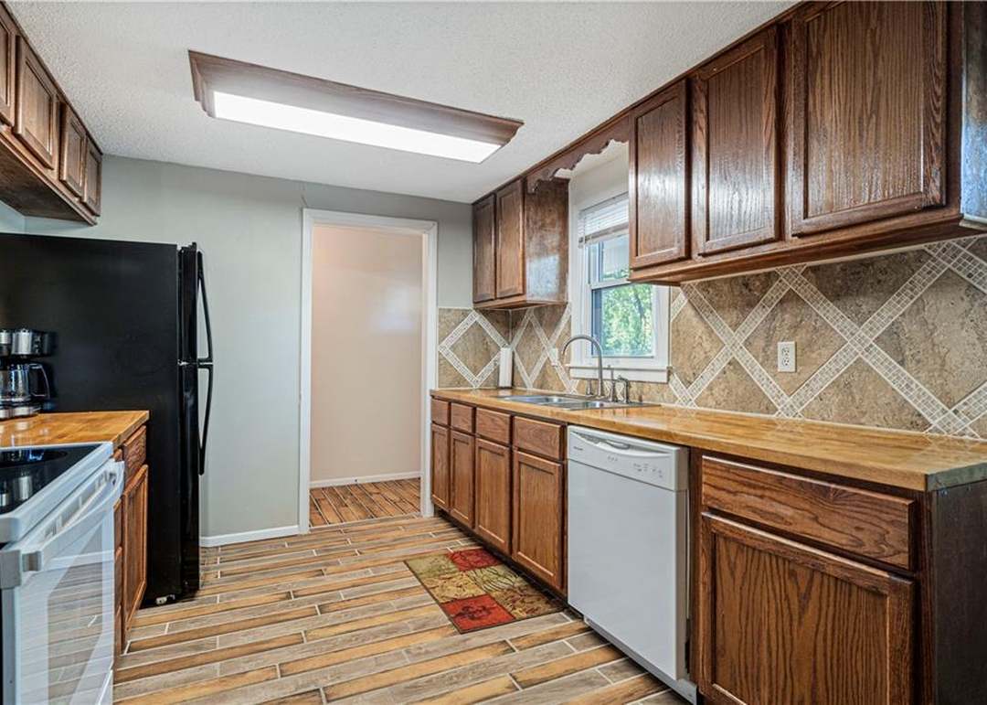 4521 N TOPPING Avenue — photo 15