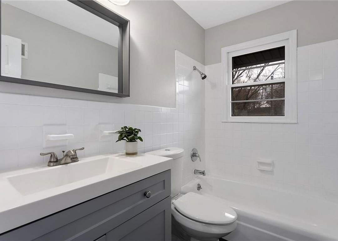13008 Corrington Avenue — photo 20