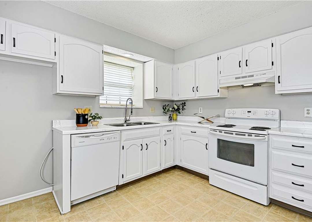6709 W 150th Street — photo 10