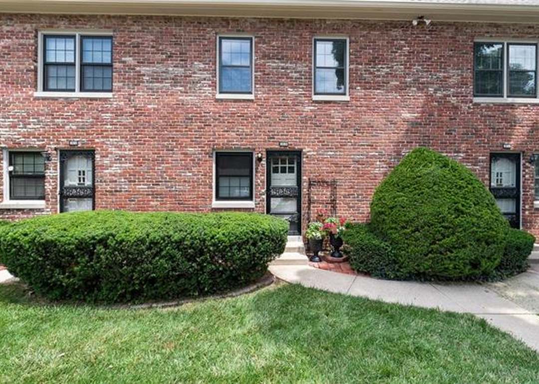 8383 Somerset Drive — photo 11