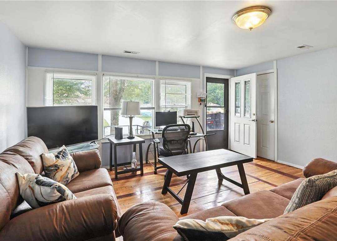 4609 N Troost Avenue — photo 4