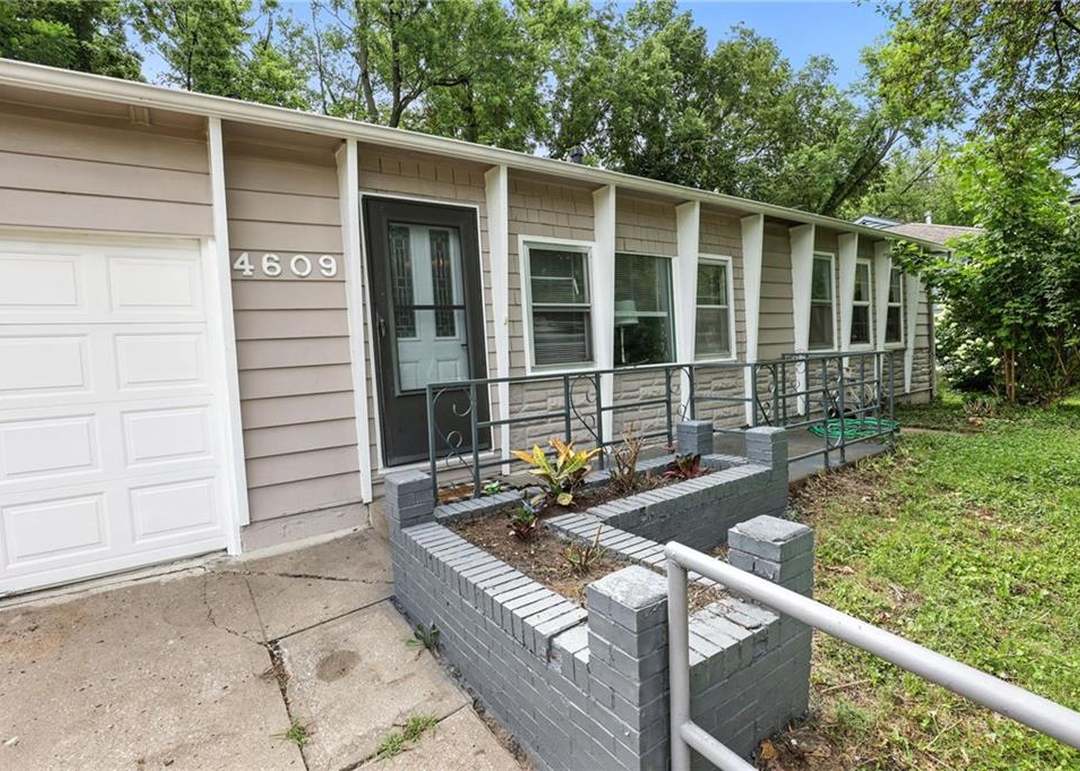 4609 N Troost Avenue — photo 6
