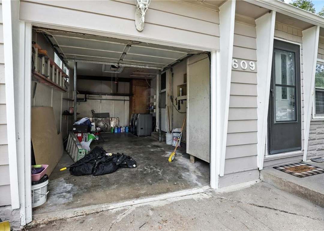 4609 N Troost Avenue — photo 10
