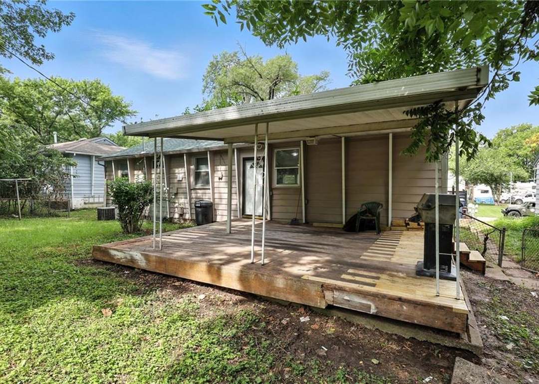 4609 N Troost Avenue — photo 12