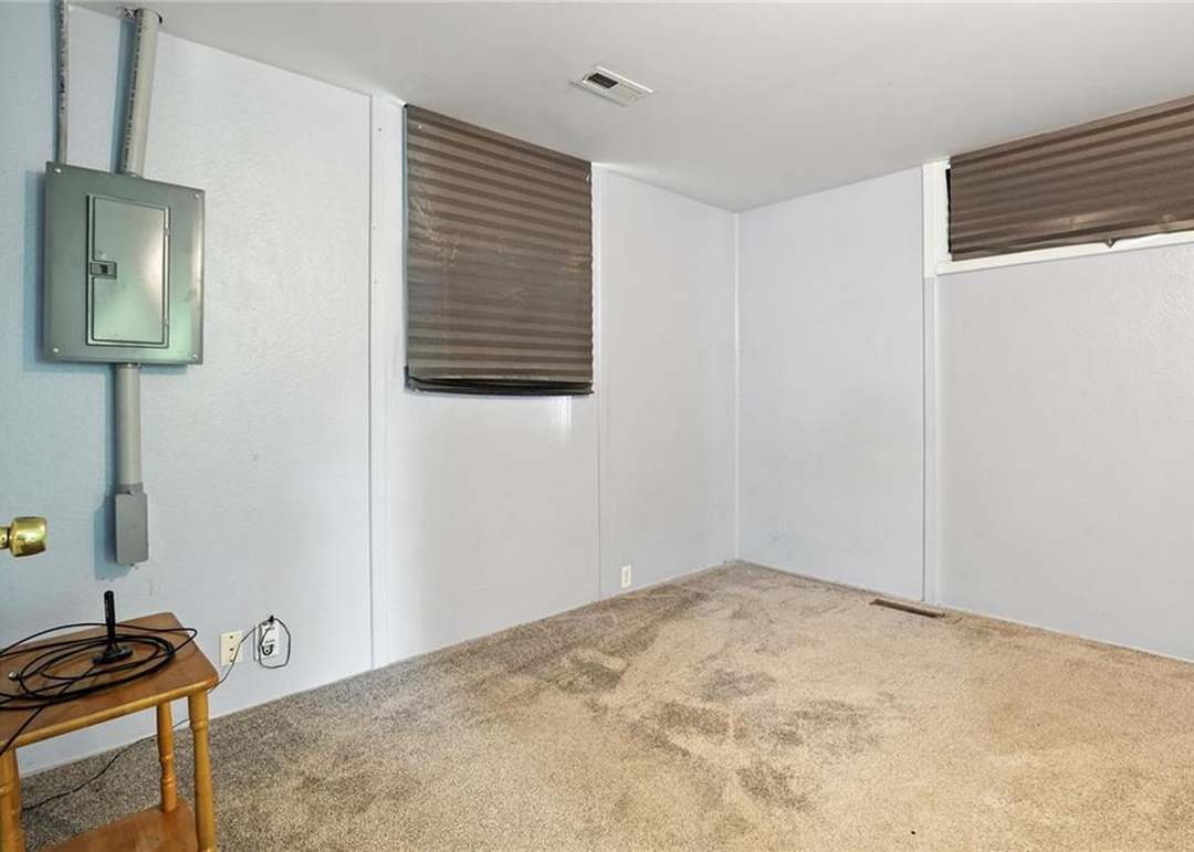 4609 N Troost Avenue — photo 21