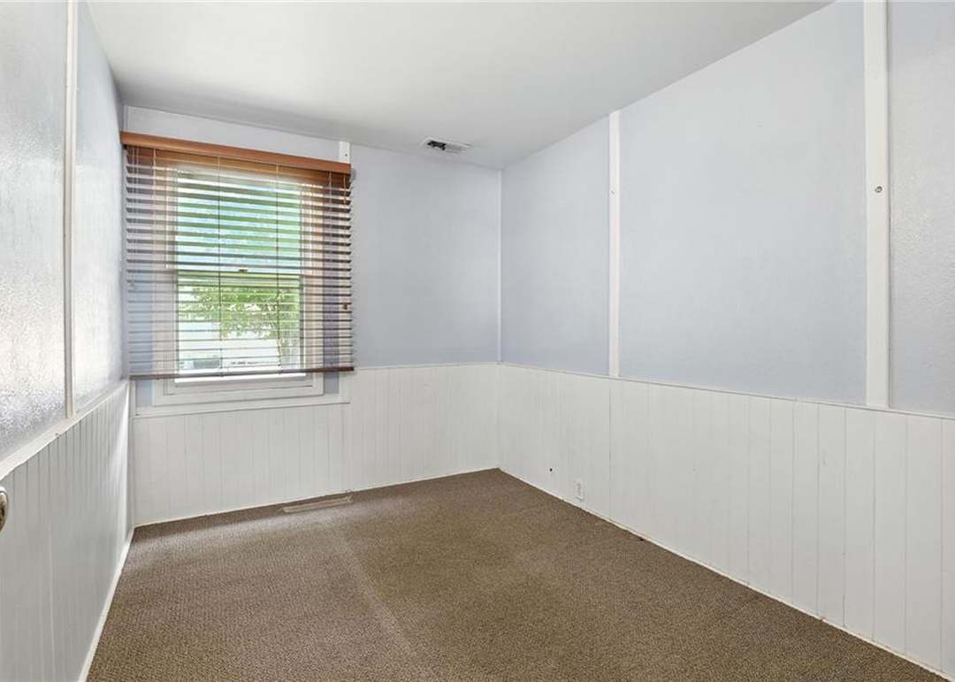 4609 N Troost Avenue — photo 23