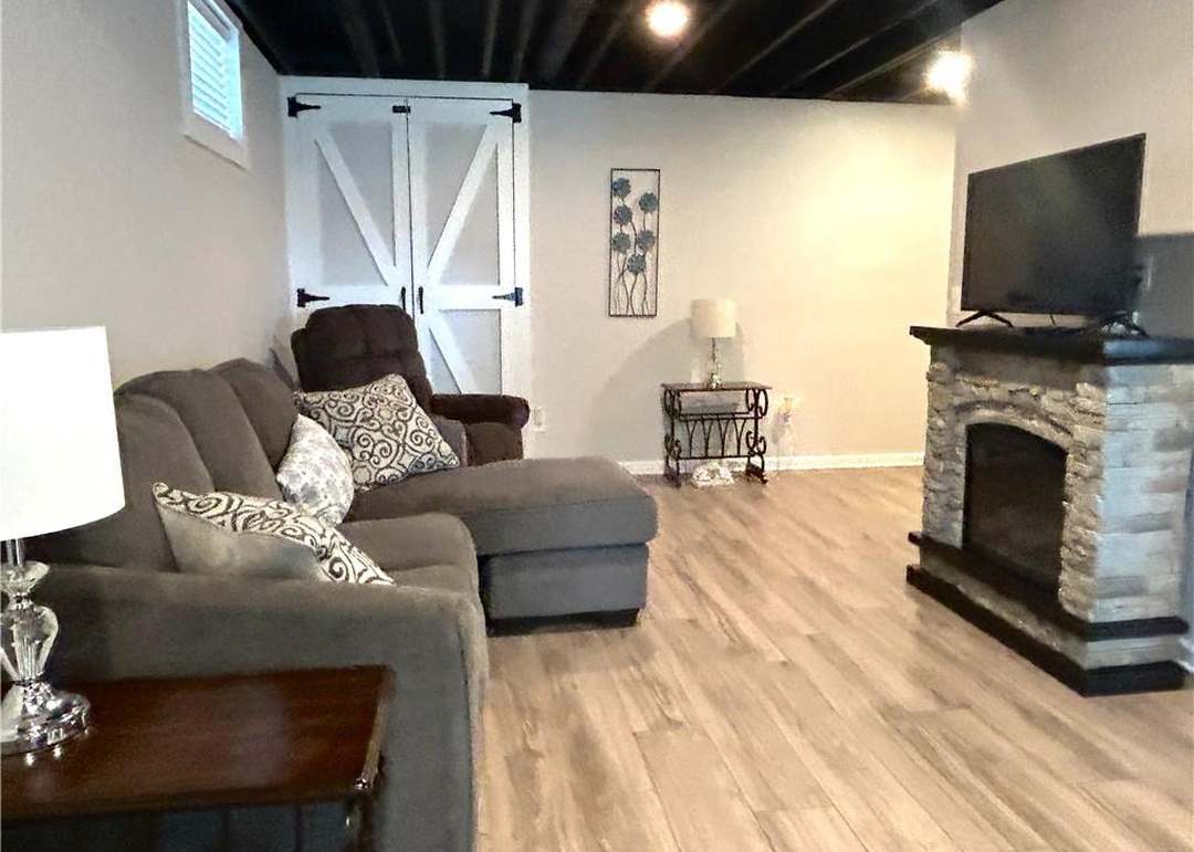 220 Johnston Parkway — photo 5