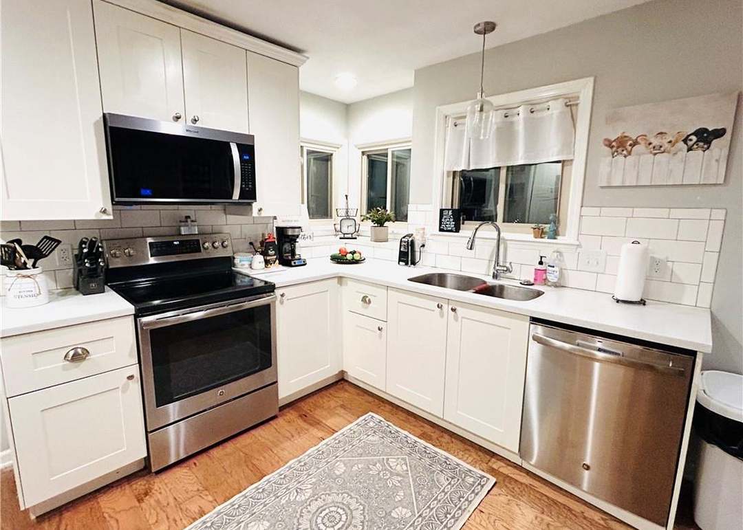 220 Johnston Parkway — photo 9