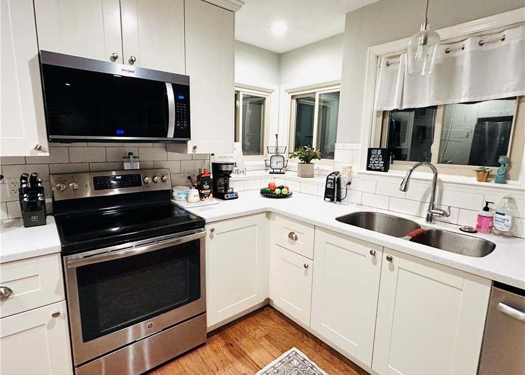 220 Johnston Parkway — photo 11