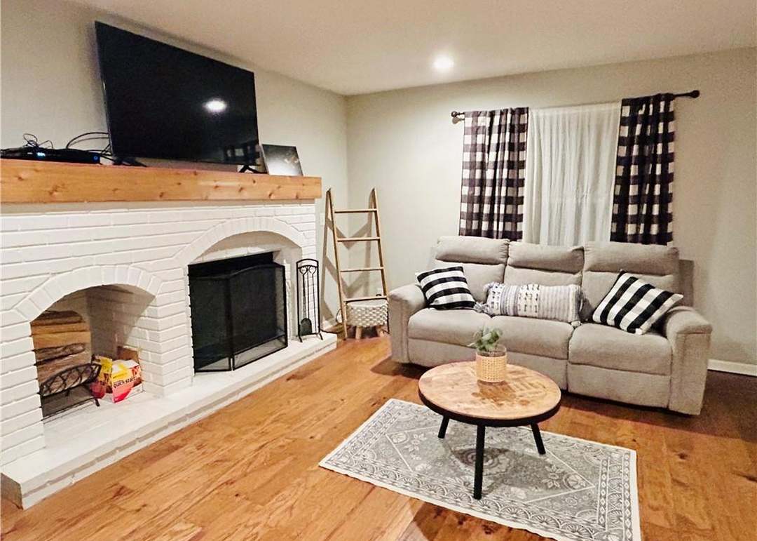 220 Johnston Parkway — photo 13