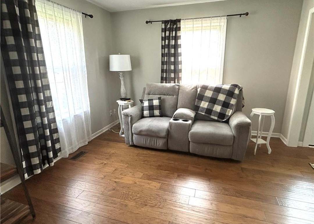 220 Johnston Parkway — photo 16