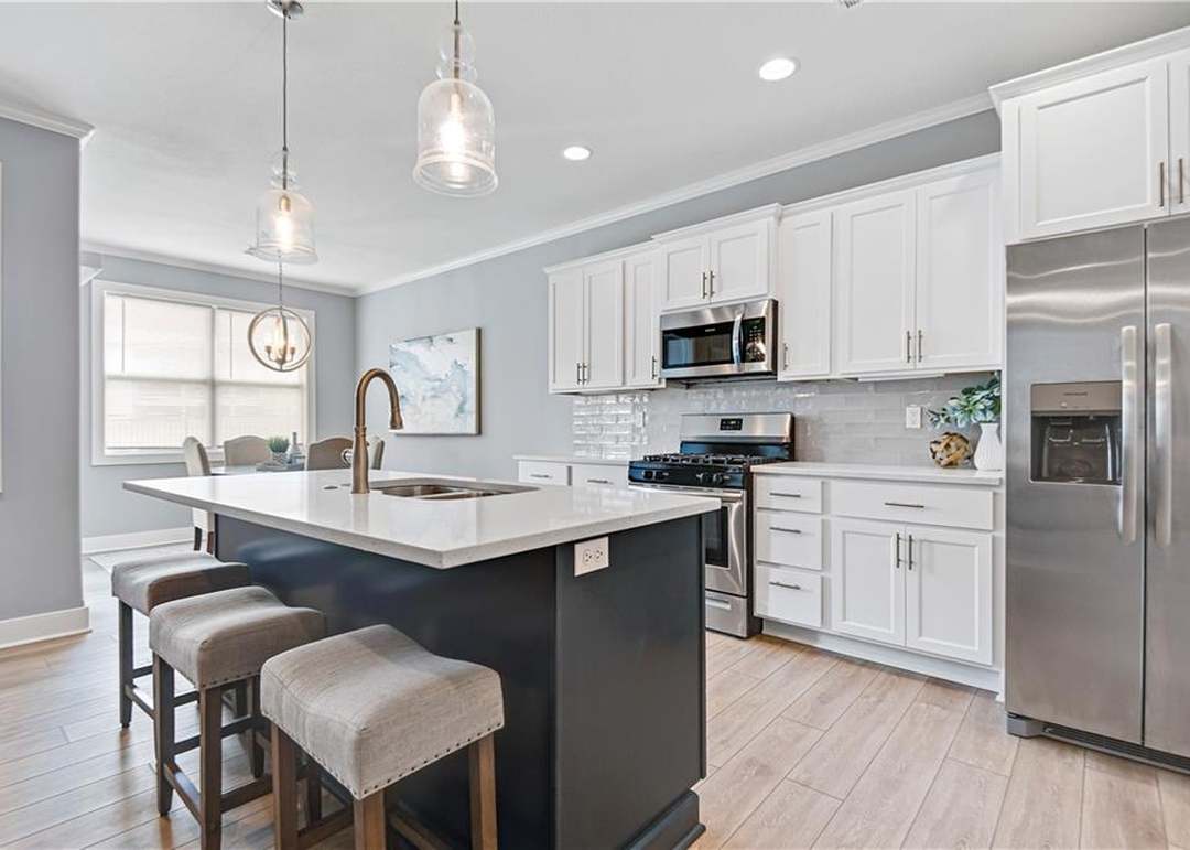 31405 W 83rd Circle — photo 2
