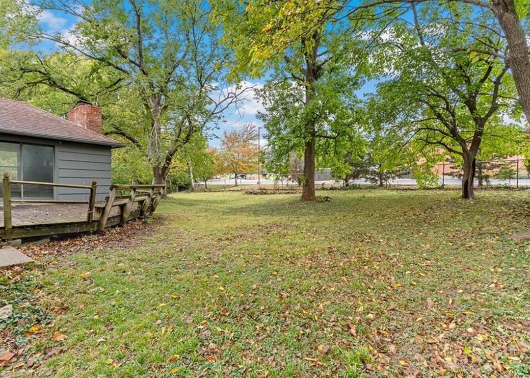 8704 W 88th Street — photo 3