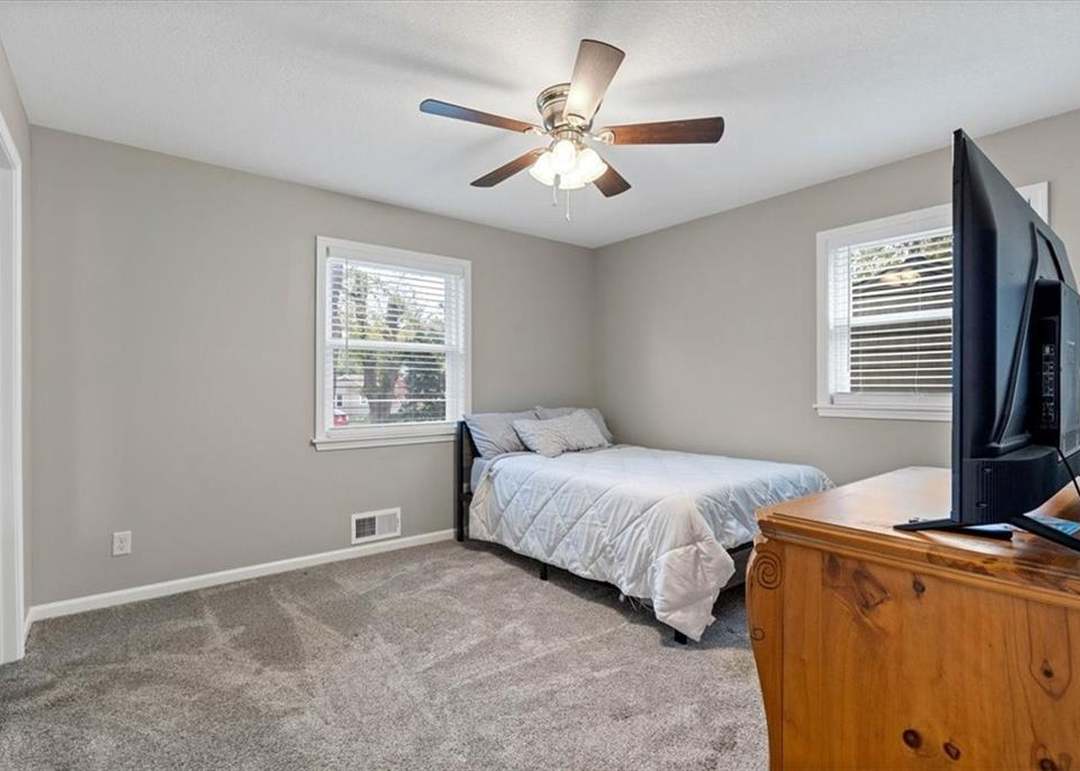 8704 W 88th Street — photo 5