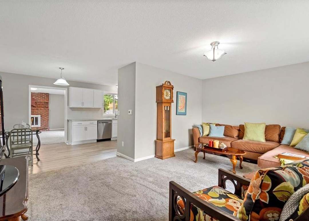8704 W 88th Street — photo 9