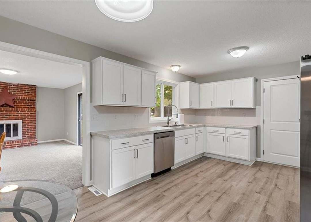 8704 W 88th Street — photo 12