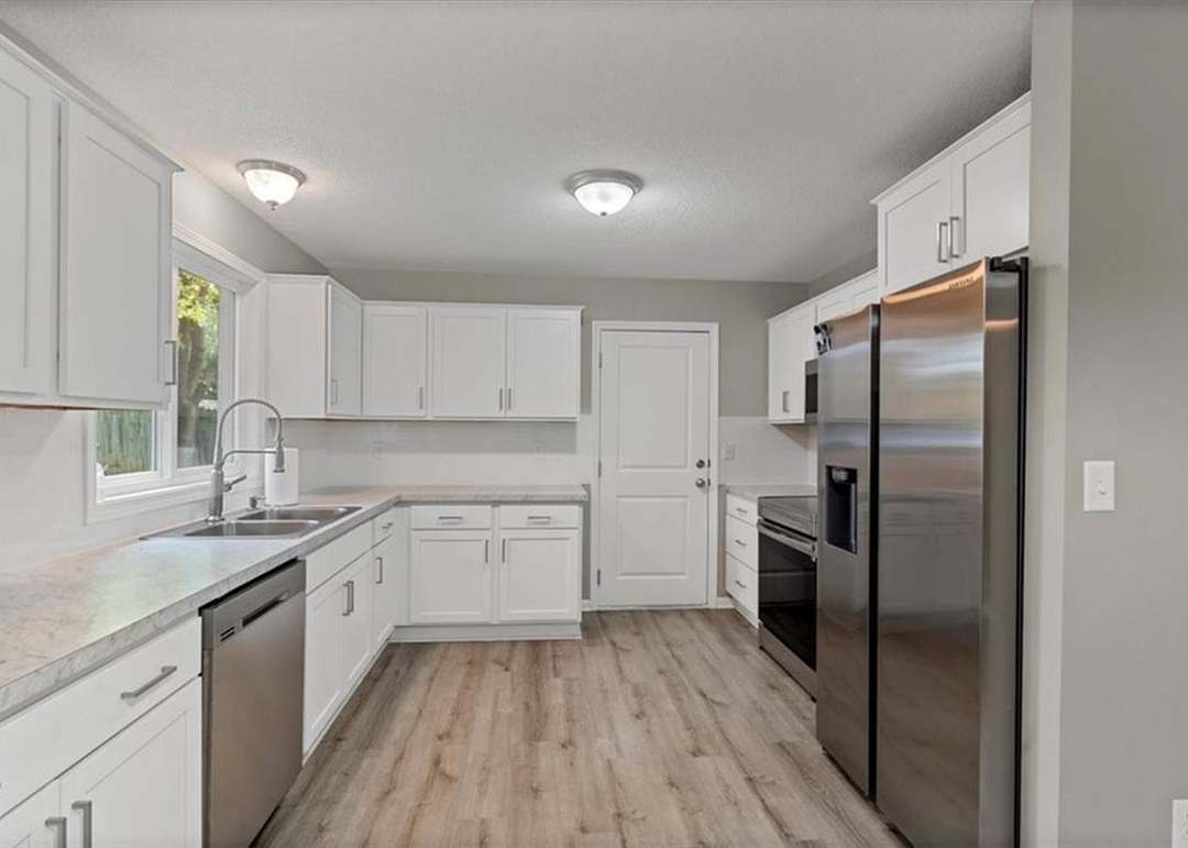 8704 W 88th Street — photo 13