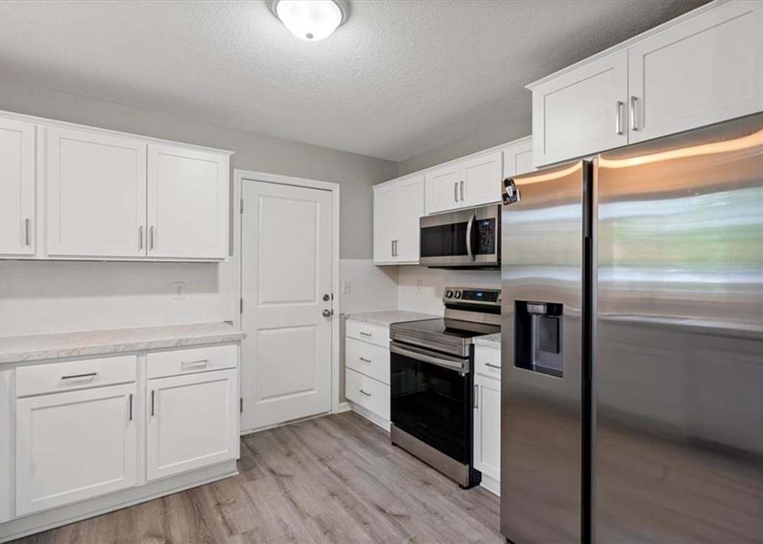 8704 W 88th Street — photo 14