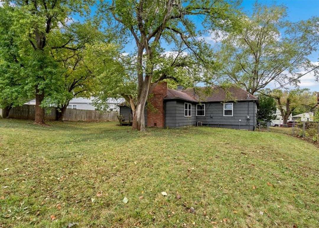 8704 W 88th Street — photo 28