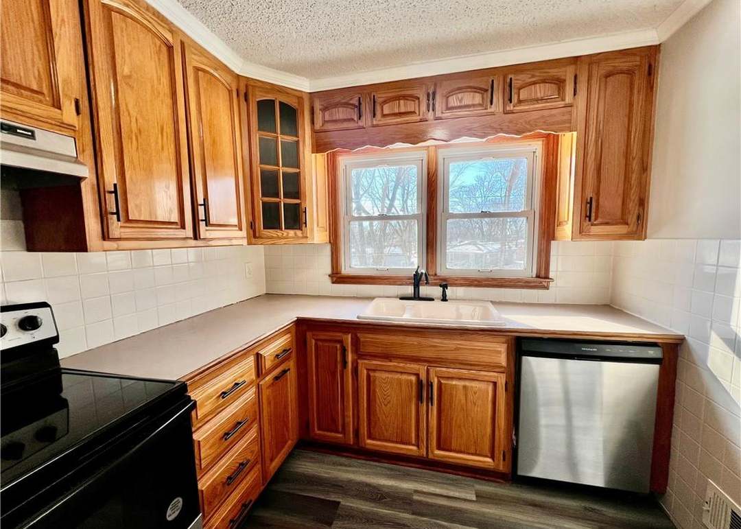 6003 E 101st Street — photo 2