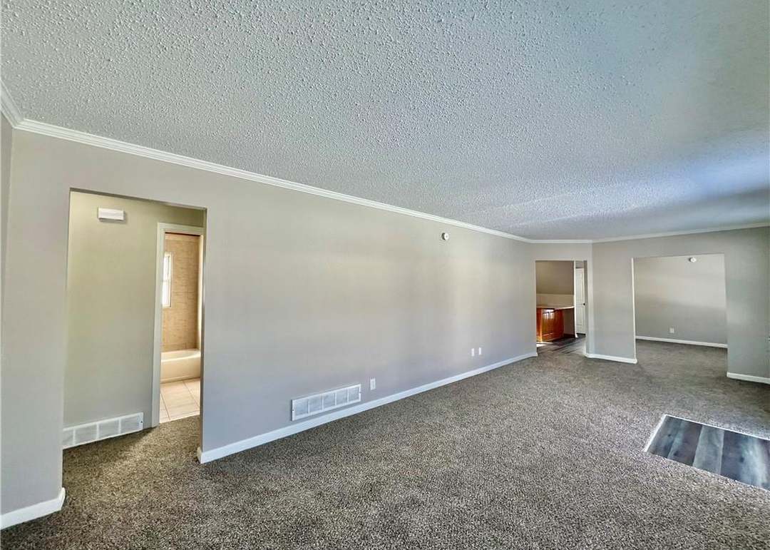 6003 E 101st Street — photo 15