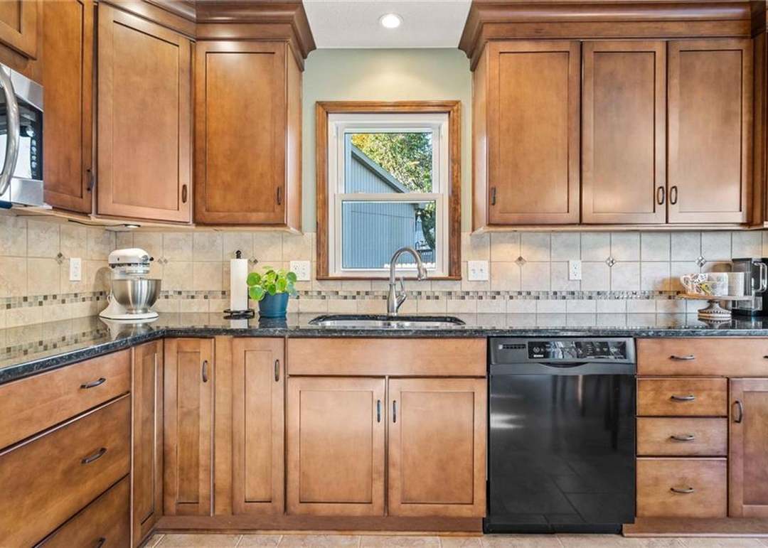 10211 Bradshaw Street — photo 2