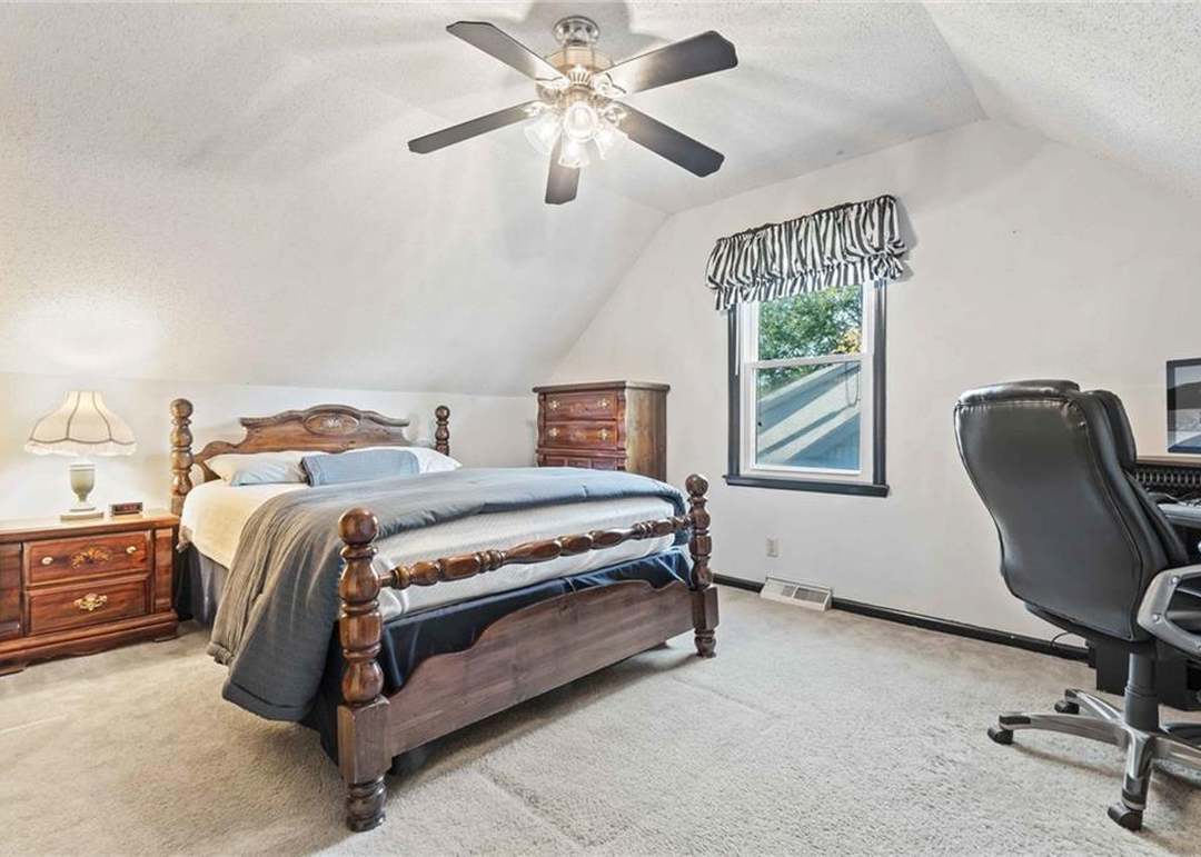 10211 Bradshaw Street — photo 3