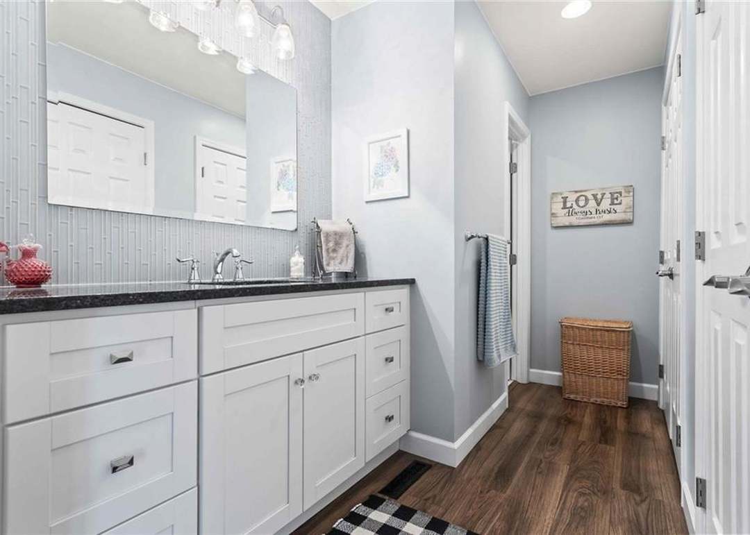 10211 Bradshaw Street — photo 7