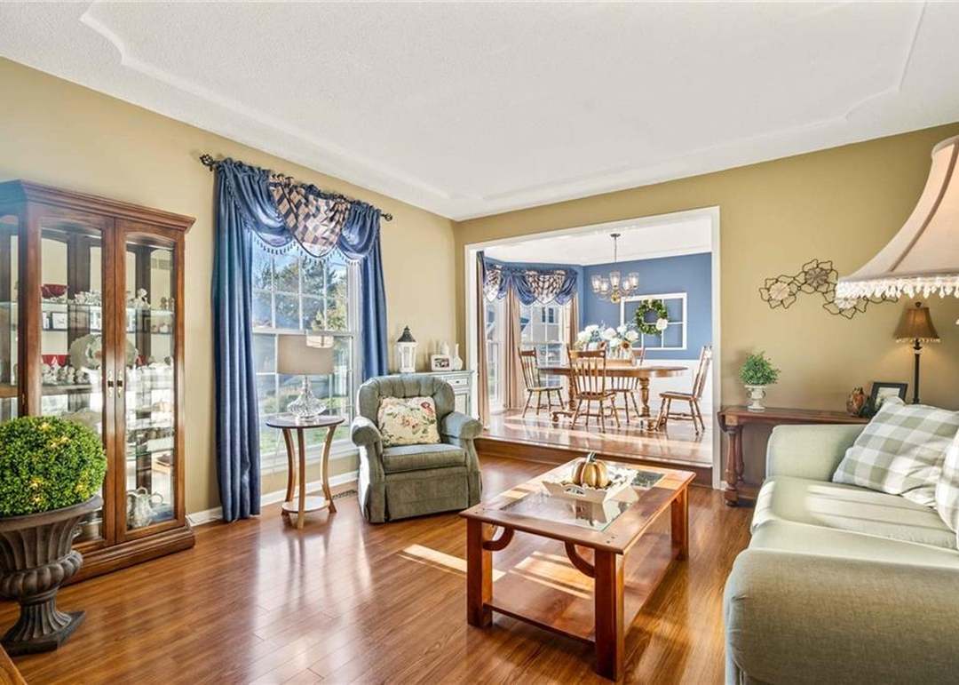 10211 Bradshaw Street — photo 9