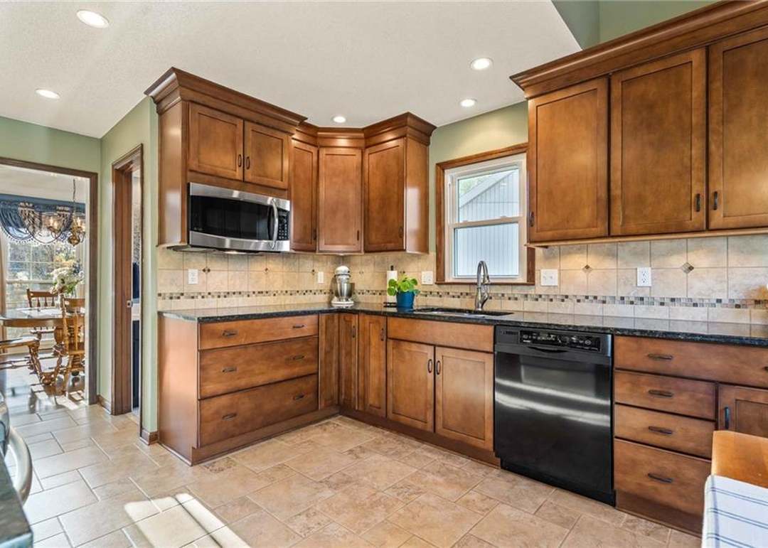 10211 Bradshaw Street — photo 13