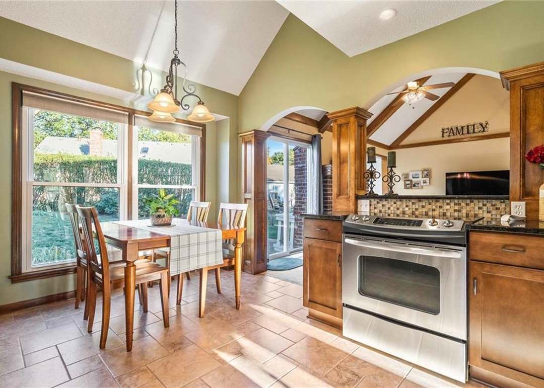 10211 Bradshaw Street — photo 14