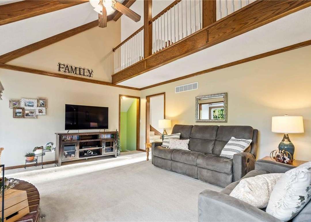 10211 Bradshaw Street — photo 16