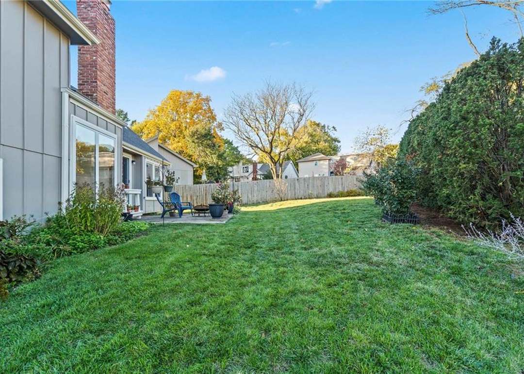 10211 Bradshaw Street — photo 32