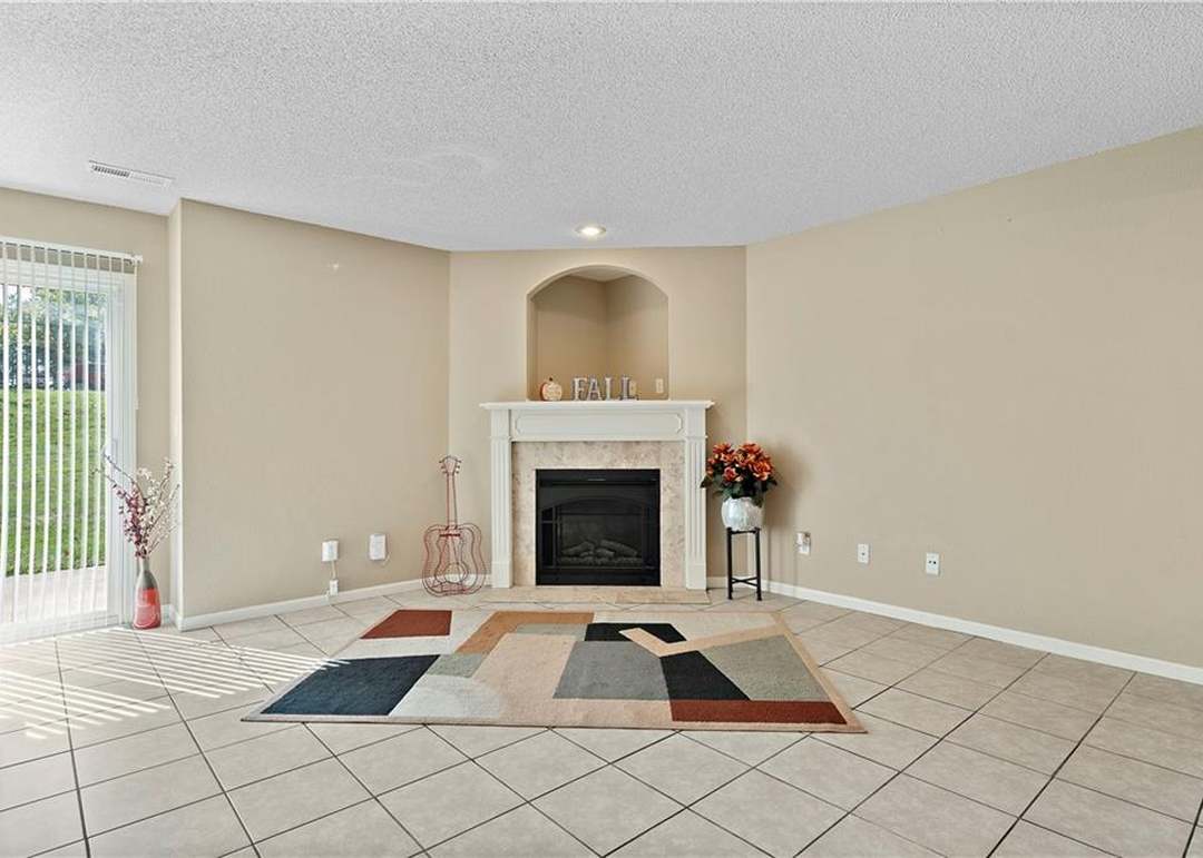 10541 E 46 Terrace — photo 4